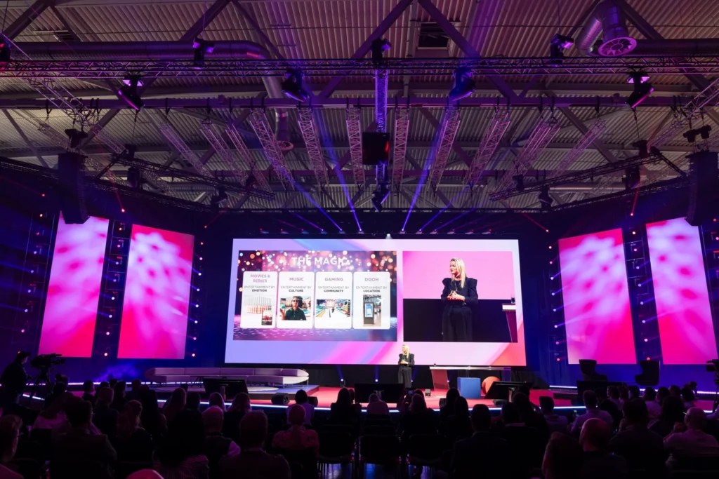 Et billede af hovedscenen ved DMEXCO-konferencen