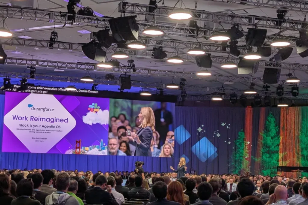 Slack-sjef Denise Dresser taler på Dreamforce-konferansen i 2025